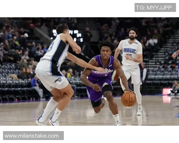 班凯罗外线状态低迷22投10中仅得25分8篮板并送出5次失误