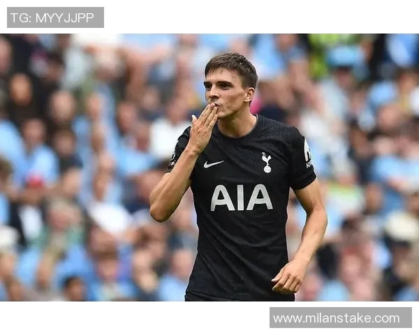 英媒透露本坦库尔将续约热刺同时球队有意买断帕利尼亚