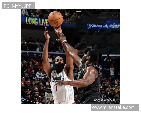 探花埃奇库姆表现尚可9投3中三分球命中1个贡献10分1篮板2助攻1盖帽